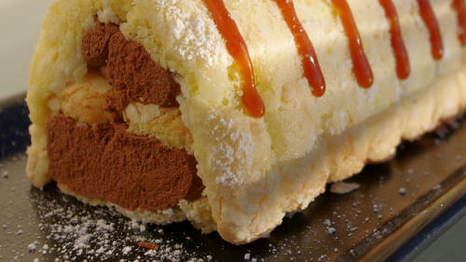 Charlotte aux pommes, chocolat et caramel au beurre salé