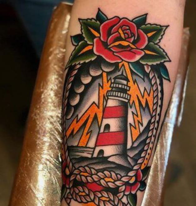 phare-old-school-sur-l-avant-bras
