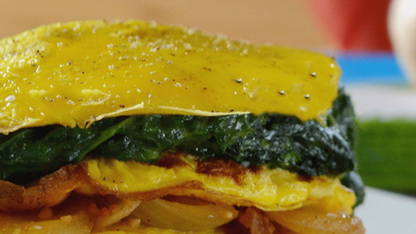 Omelette mille feuille aux épinards, oignons, ail et Kiri