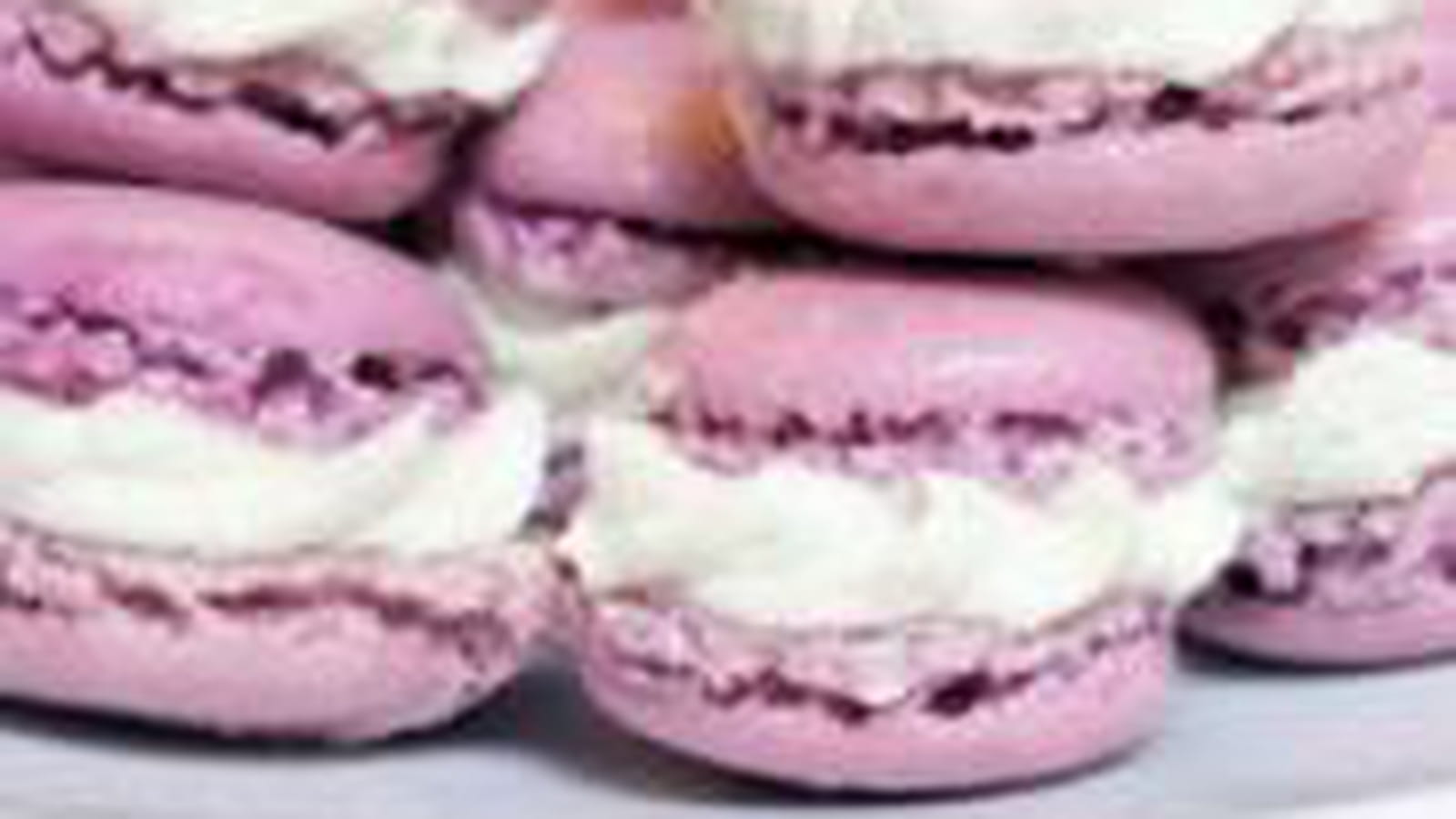 Macarons pistache framboises