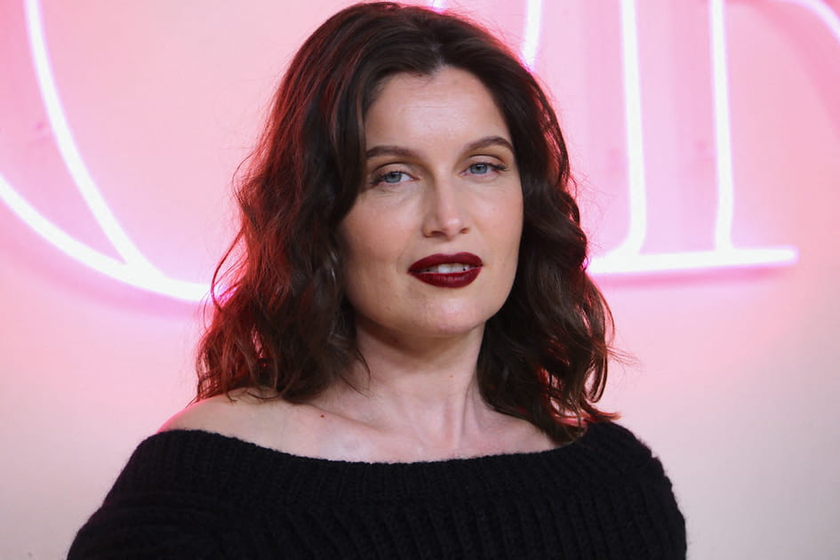 Laetitia Casta, sensuelle avec sa bouche bordeaux