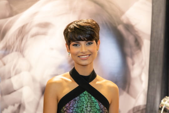 Eve Gilles pr&eacute;pare sa &quot;vie &agrave; double facette&quot;&nbsp;: apr&egrave;s Miss Univers, elle va (enfin) reprendre ses &eacute;tudes