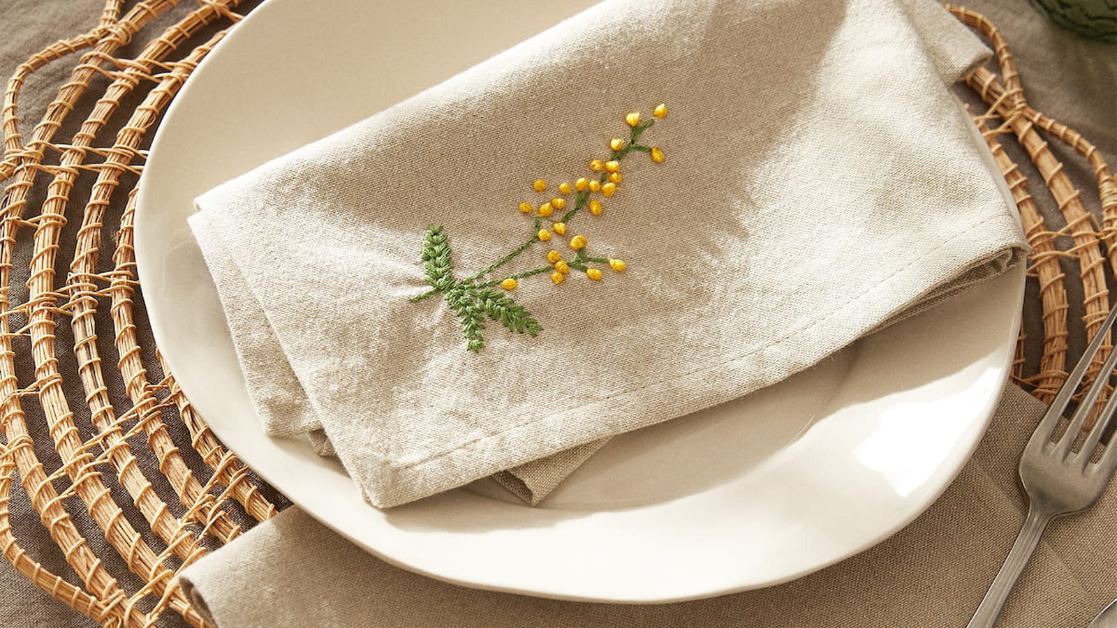 Des serviettes de table brodées