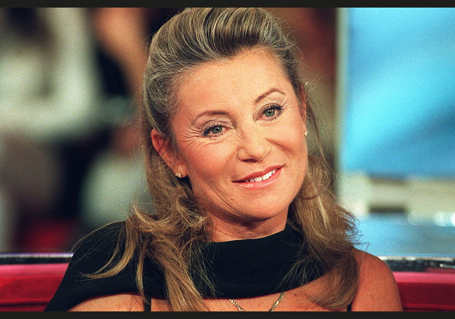 Sheila, magnifique avec sa demi-queue de cheval