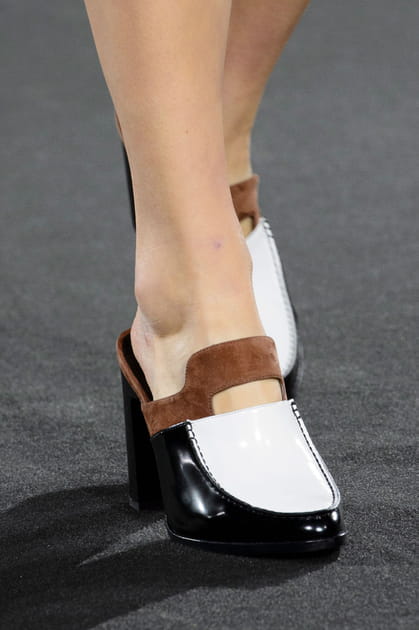 Les mocassins &agrave; talons du d&eacute;fil&eacute; Opening Ceremony