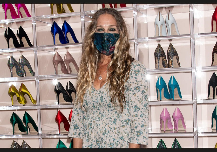 Les cheveux boucl&eacute;s d&eacute;coiff&eacute;s de Sarah Jessica Parker