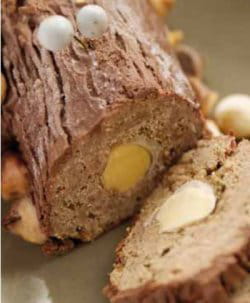 une bûche de viande mixte aux oeufs