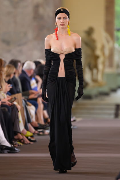 Look 10&nbsp;du d&eacute;fil&eacute; Schiaparelli haute couture automne-hiver 2023-2024