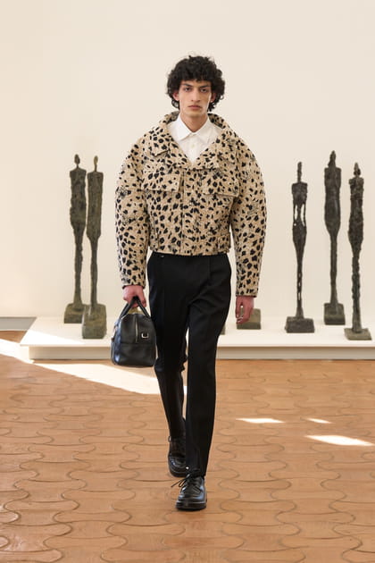 Look 31&nbsp;du d&eacute;fil&eacute; Jacquemus "Les sculptures"