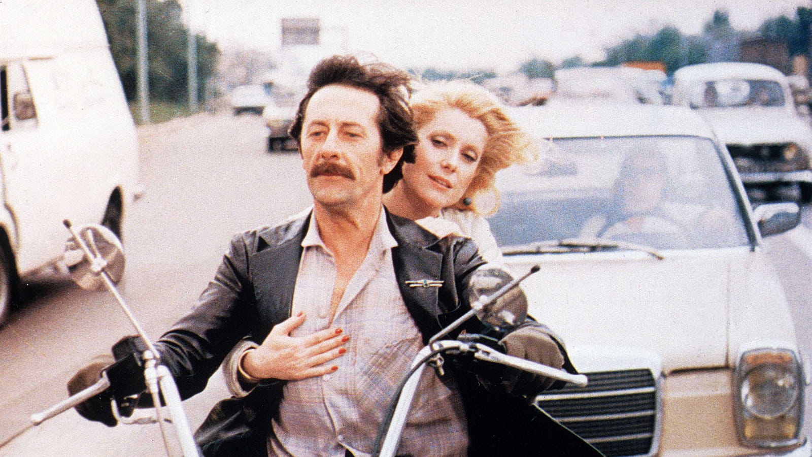 Au côté de Catherine Deneuve dans "Courage Fuyons"