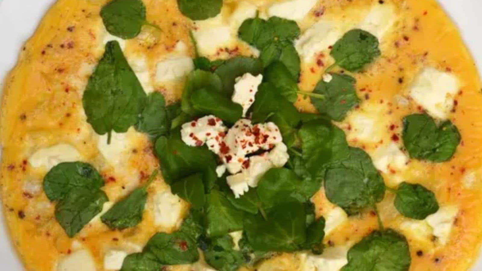 Omelette à la feta, oignon et cresson de fontaine
