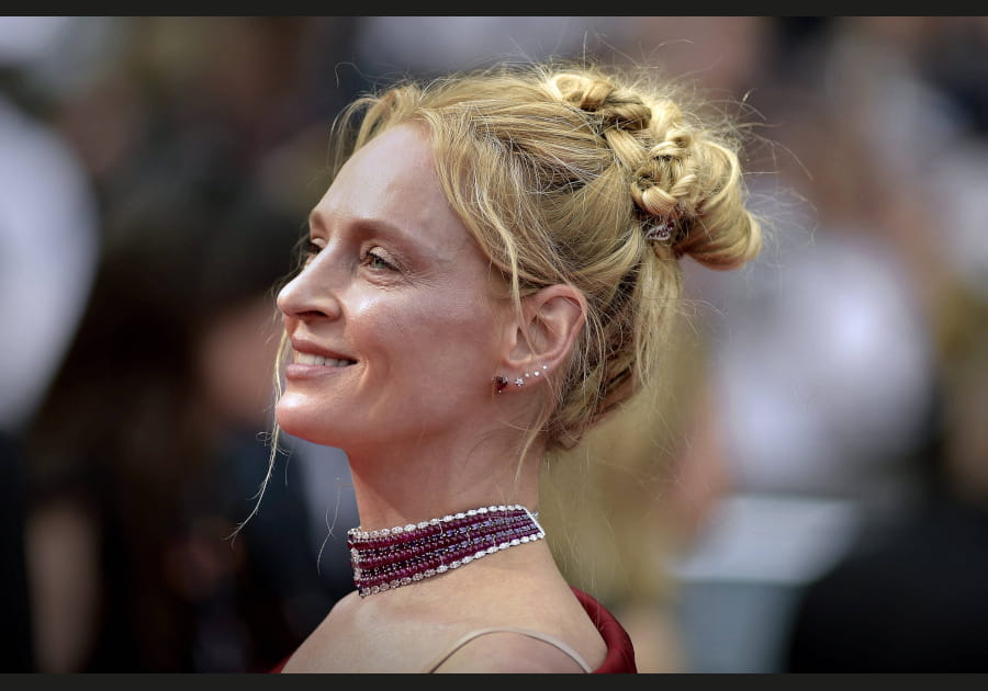 Uma Thurman, gracieuse avec son chignon tress&eacute;