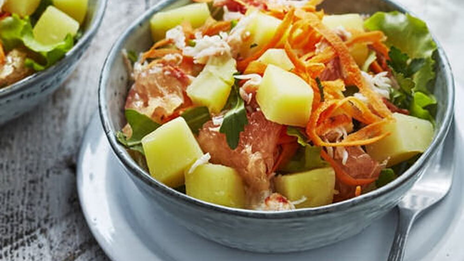 Salade de pommes de terre, crabe, pamplemousse, carotte et persil