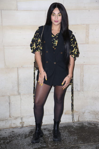 Camélia Jordana en blazer sans manches