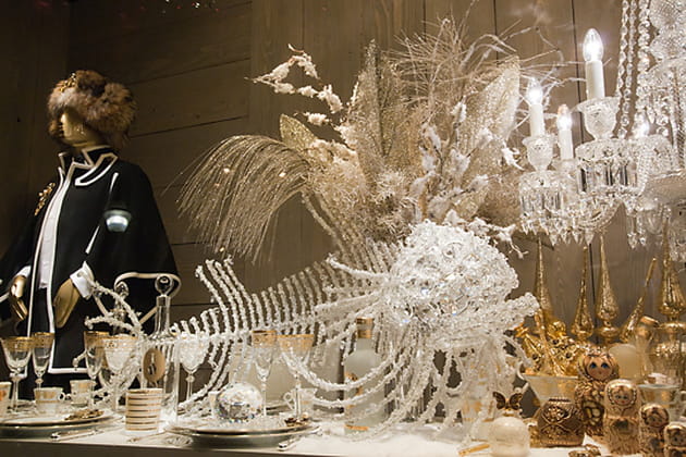 Une table et du cristal