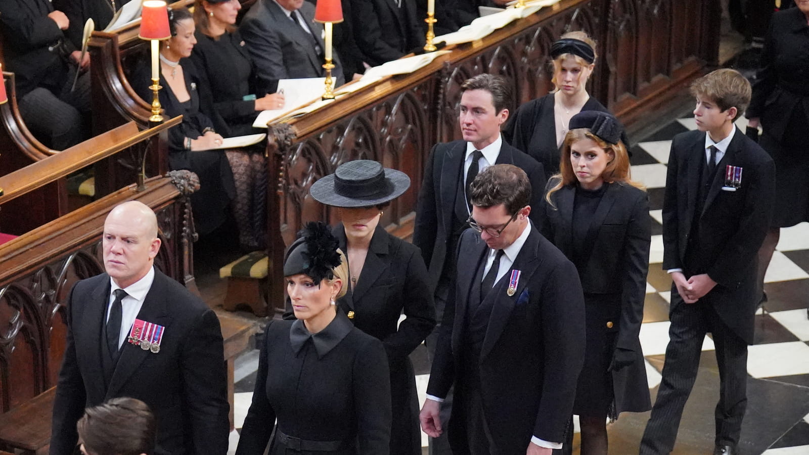 Arthur Chatto et Daniel Chatto, Mike et Zara Tindall, Princesse Eugenie et son mari Jack Brooksbank , Princesse Beatrice et Edoardo Mapelli Mozzi, Lady Louise Windsor et le vicomte Severn