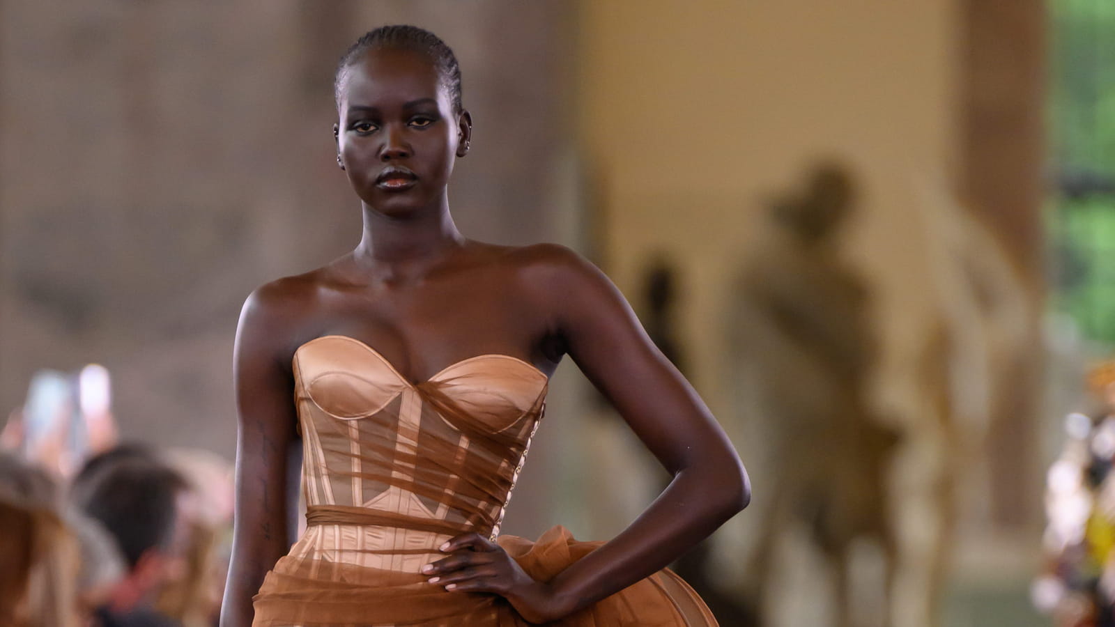 Look 25