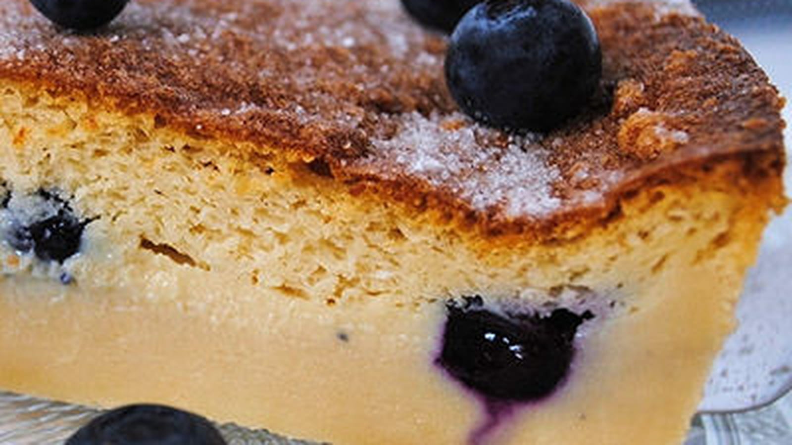 Gâteau magique myrtilles et chocolat blond Dulcey