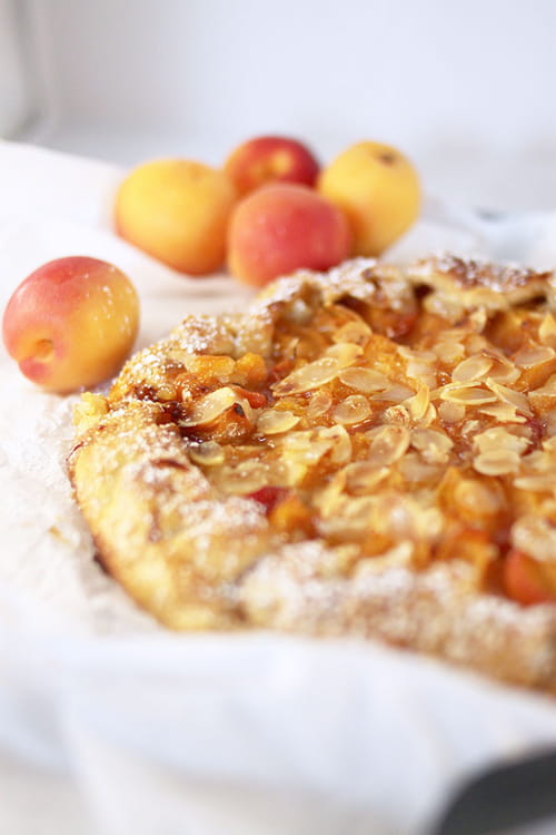 Tarte rustique abricots et amandes