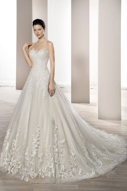 Une robe raffinée, Demetrios