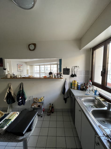 Avant&nbsp;: une cuisine avec passe-plat d&eacute;suet