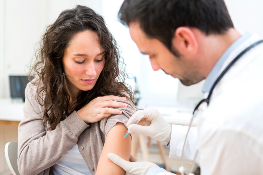 Vaccins de l'adulte : rappels, effets secondaires, voyages