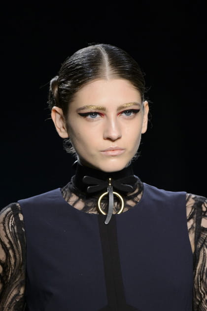 Le choker libellule du d&eacute;fil&eacute; Bibibuh Mohapatra