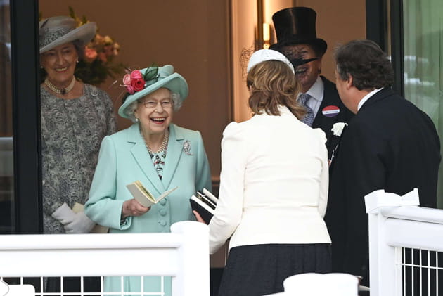 Elizabeth II, souriante au Royal Windsor Show le 15&nbsp;mai 2022