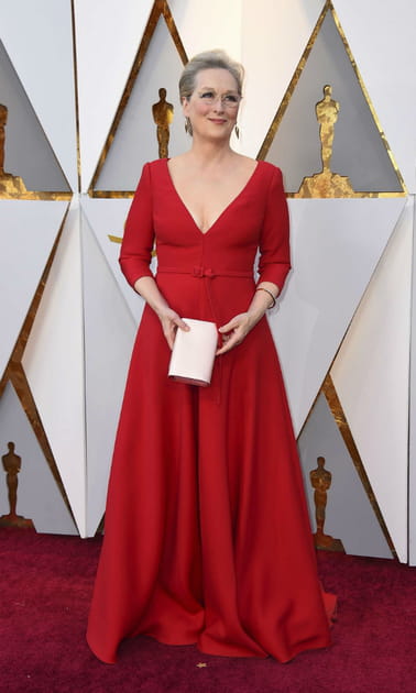 Meryl Streep en robe longue rouge à décolleté en V Dior