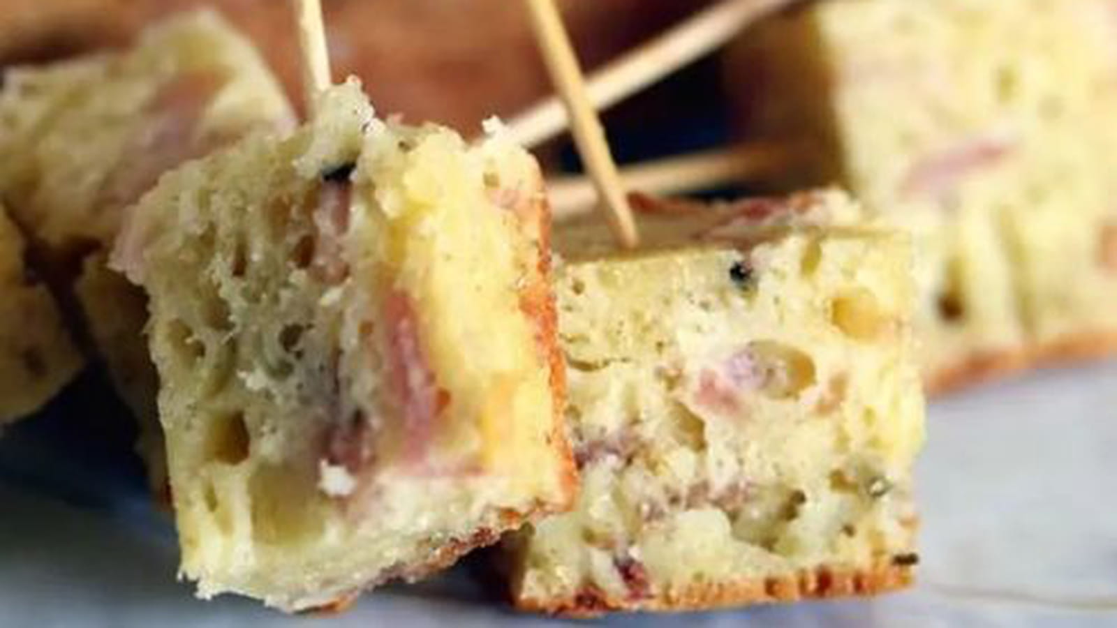 Cake au jambon et comté râpé