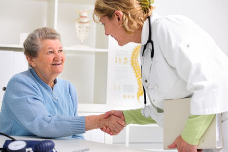 Etre atteint d'Alzheimer réduirait le risque de cancer et réciproquement