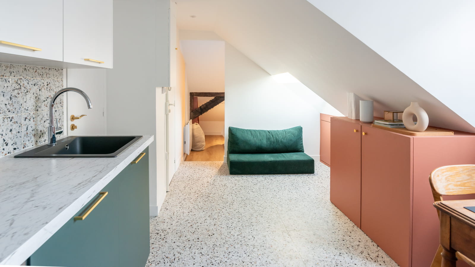 Espace semi-cloisonné après 