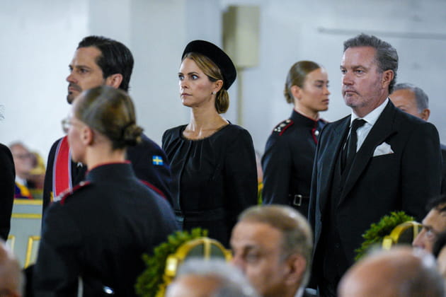 Madeleine de Su&egrave;de fait ses adieux &agrave; Harald de Norv&egrave;ge lors de ses obs&egrave;ques