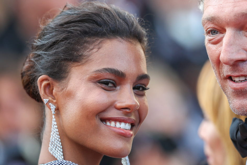 Tina Kunakey, exceptionnelle avec son chignon de gala lisse