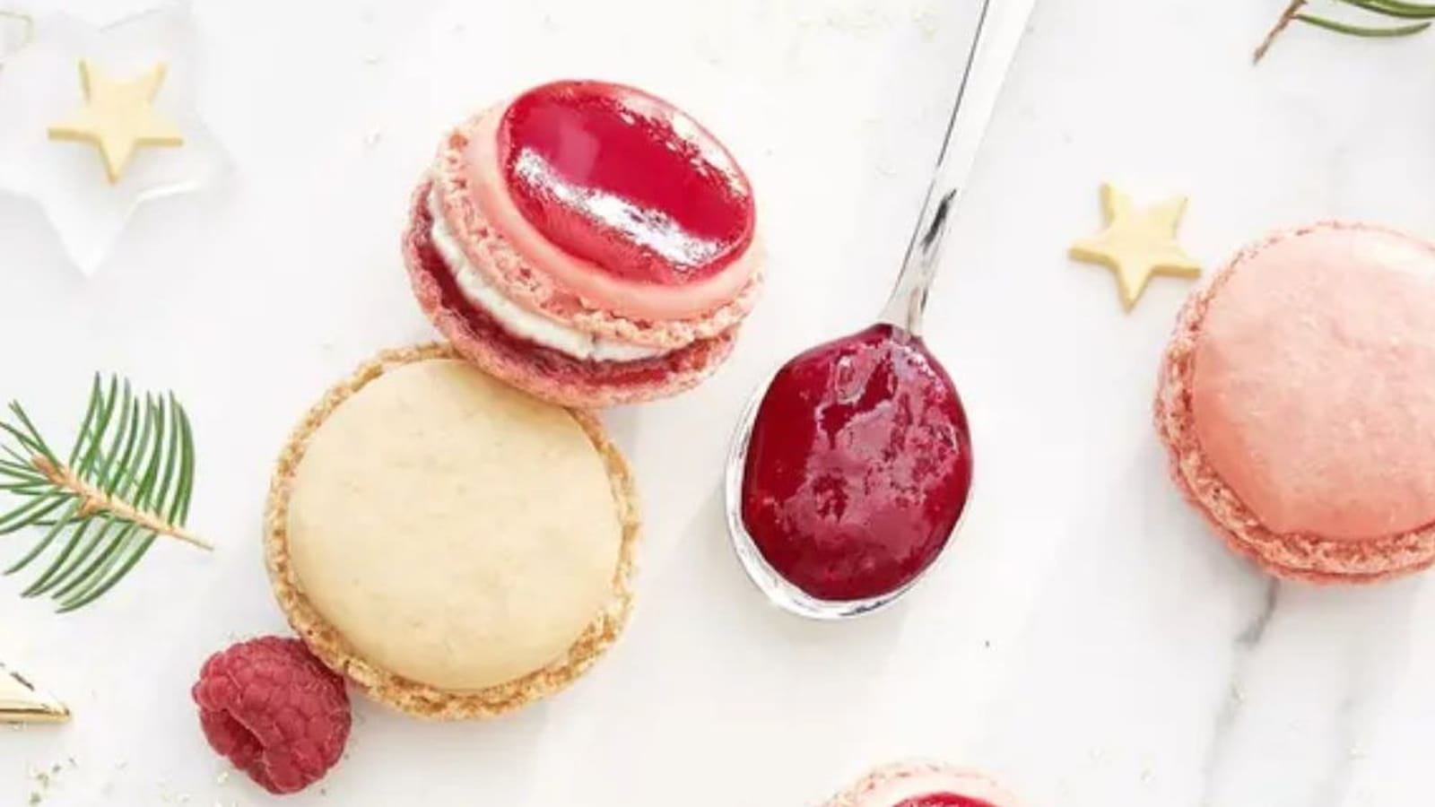 Ribambelle de macarons à la confiture Framboise Intense Bonne Maman