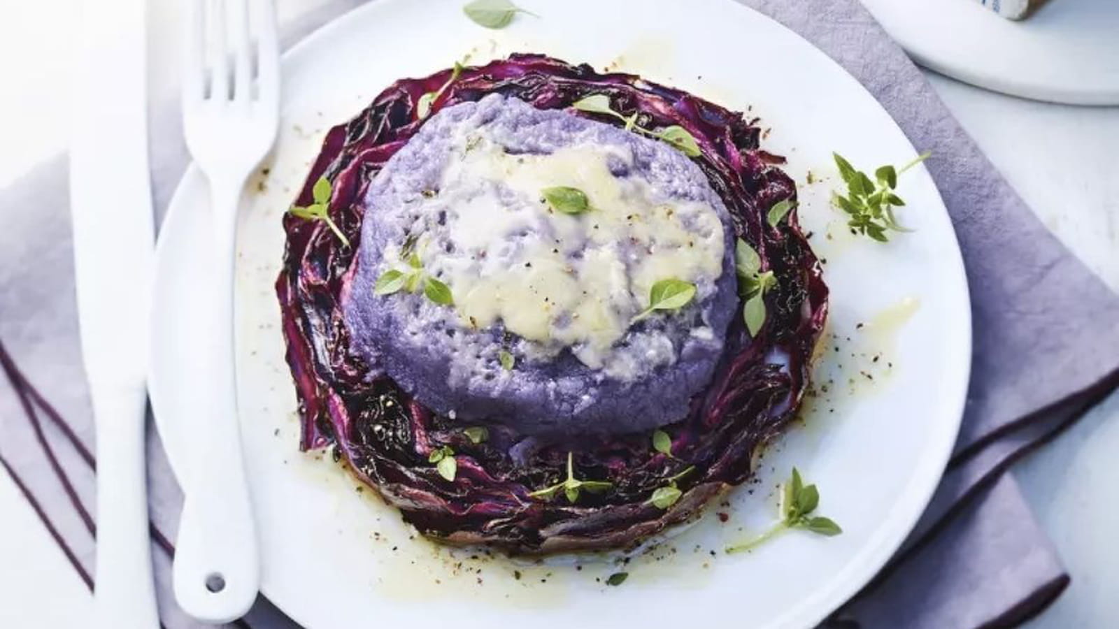 Steak de chou rouge et purée de vitelotte à l’Appenzeller® doux