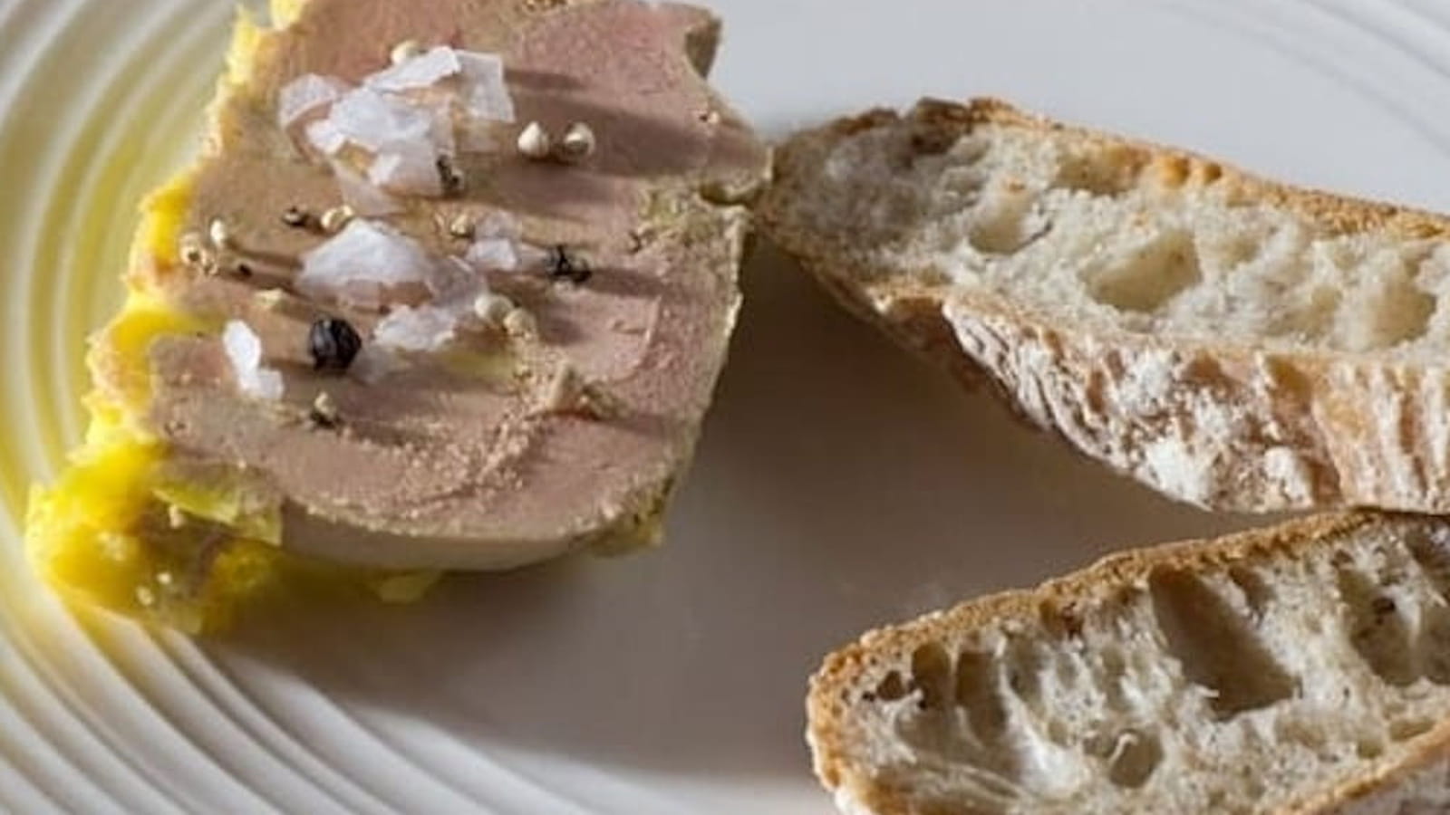 Foie gras mi-cuit au sel et à l'Armagnac