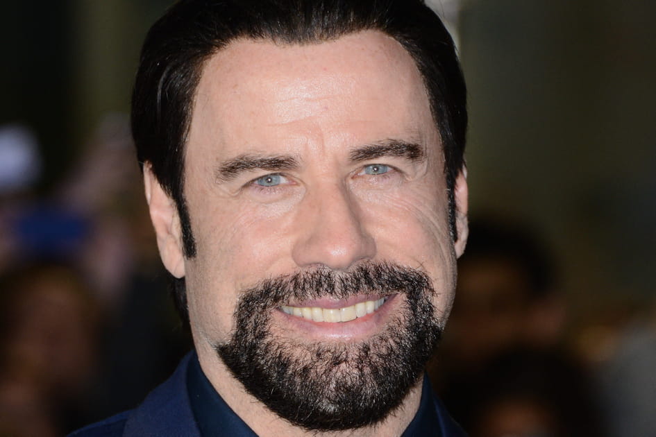 La moustache stylis&eacute;e de John Travolta