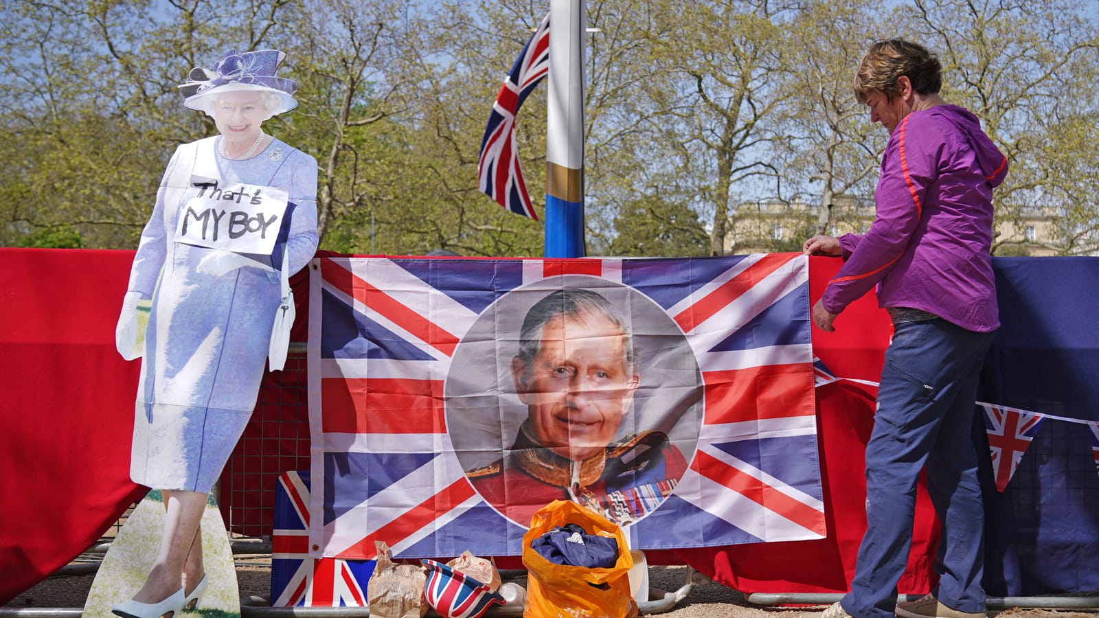 Drôles d'hommages à Charles III