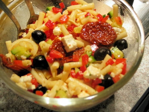 Salade de pâtes à la grecque : la recette facile