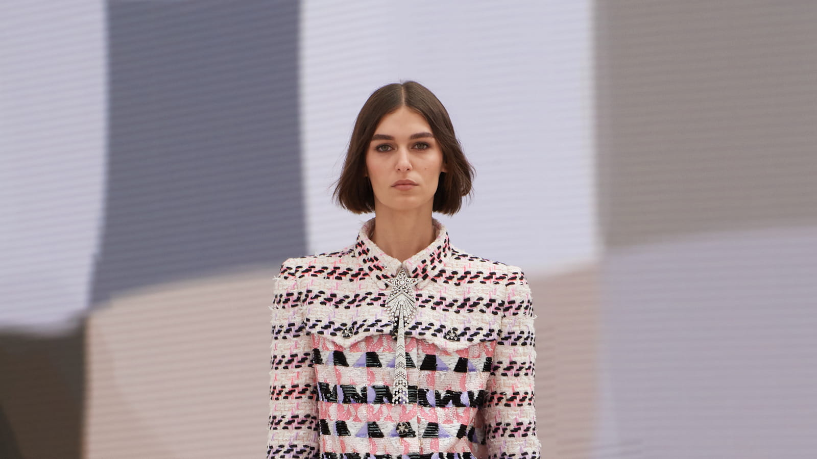 Look 16
