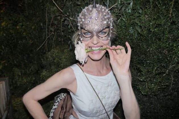 Eva Herzigova, une belle plante au bal masqué Dior