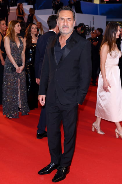 Gilles Lellouche en smoking noir Prada