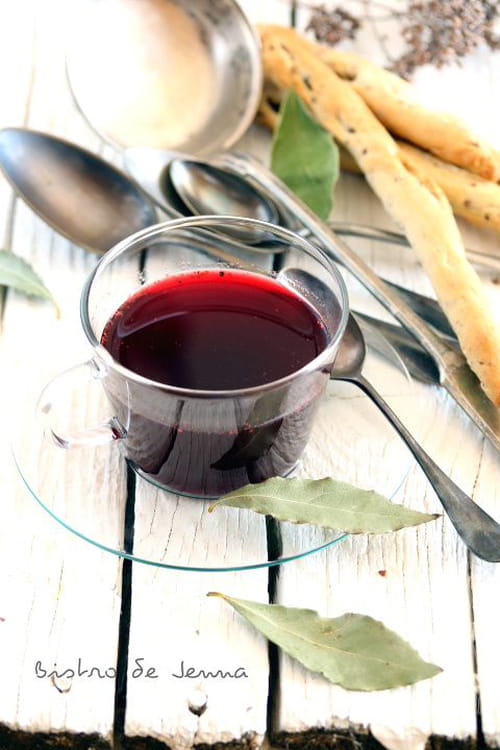 consommé de betteraves ou borscht polonais