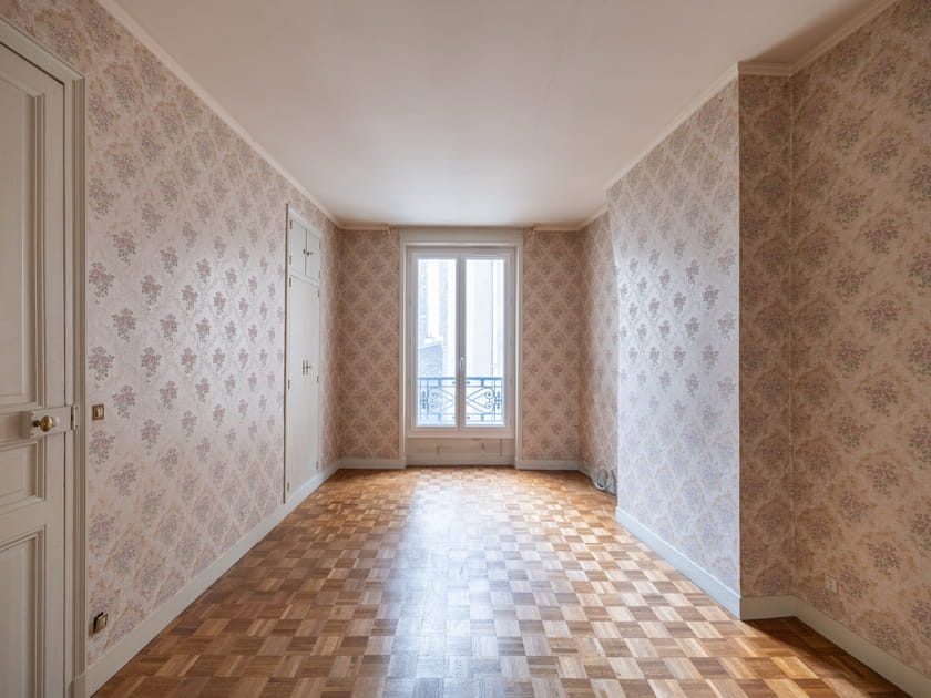 Avant&nbsp;: une chambre couloir aux motifs trop marqu&eacute;s