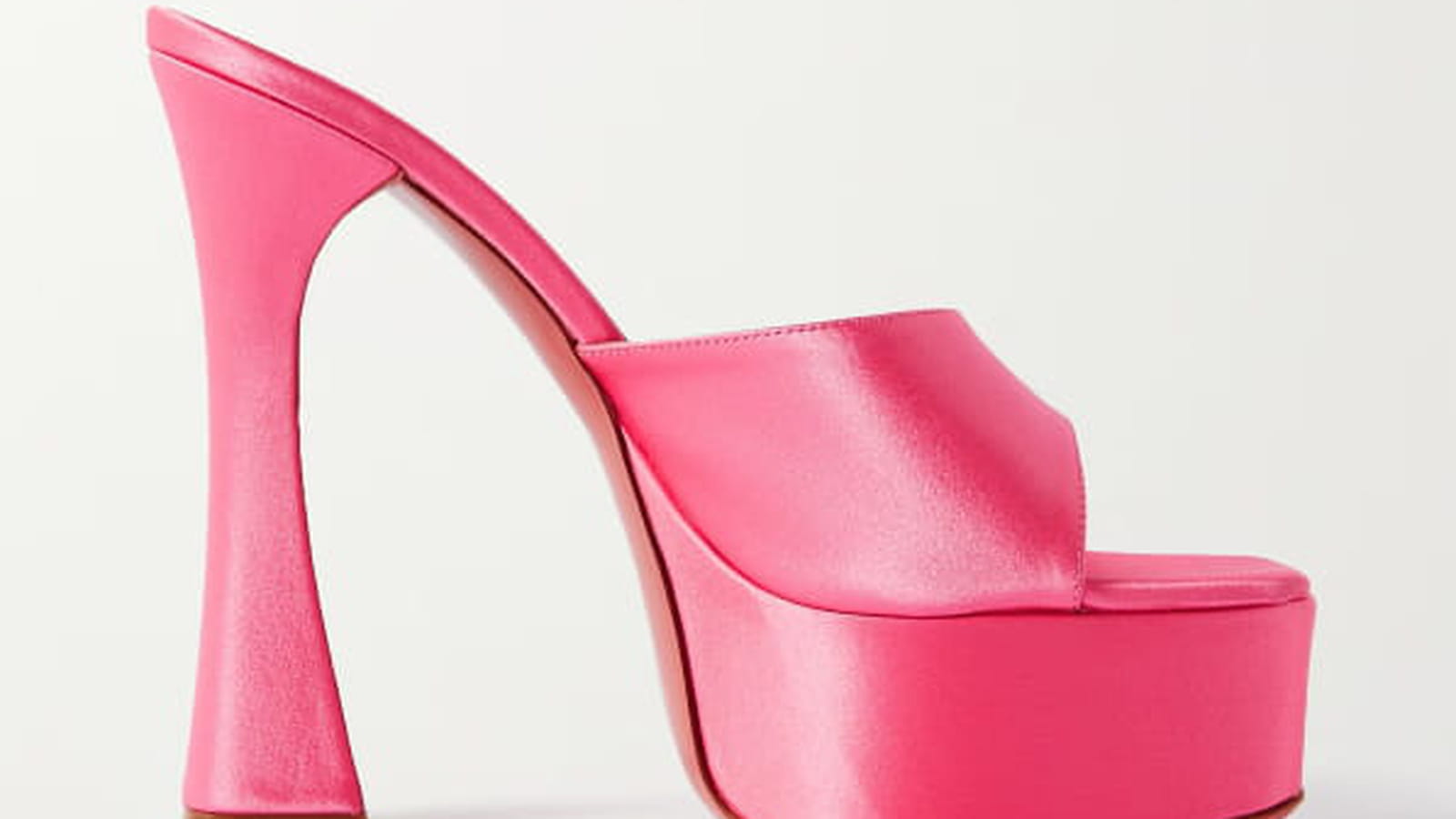 Sandales Amina Muaddi chez Net-A-Porter 