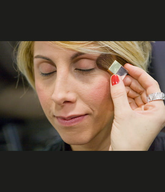 Du blush sur l'arcade sourcilli&egrave;re