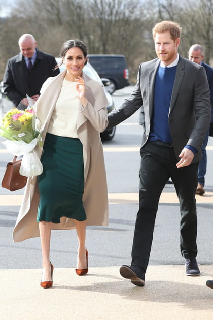 Meghan Markle en haut ivoire et jupe verte