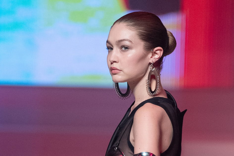 Le chignon de danseuse blond cendr&eacute; de Gigi Hadid