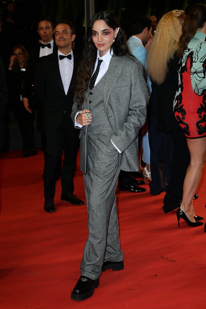 Souheila Yacoub en costume gris Dior et bijoux Boucheron